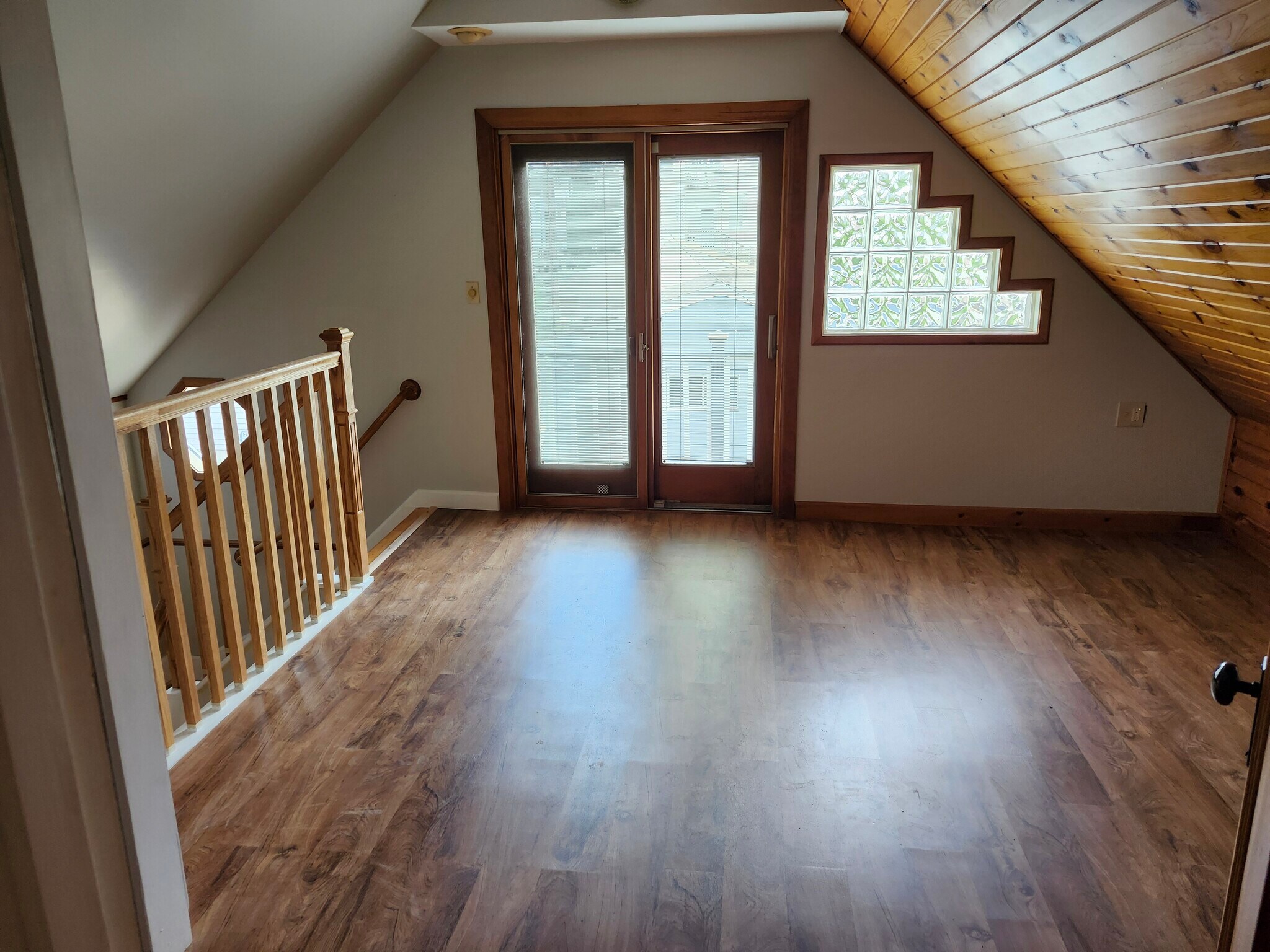 Building Photo - 2564 N Bartlett Ave