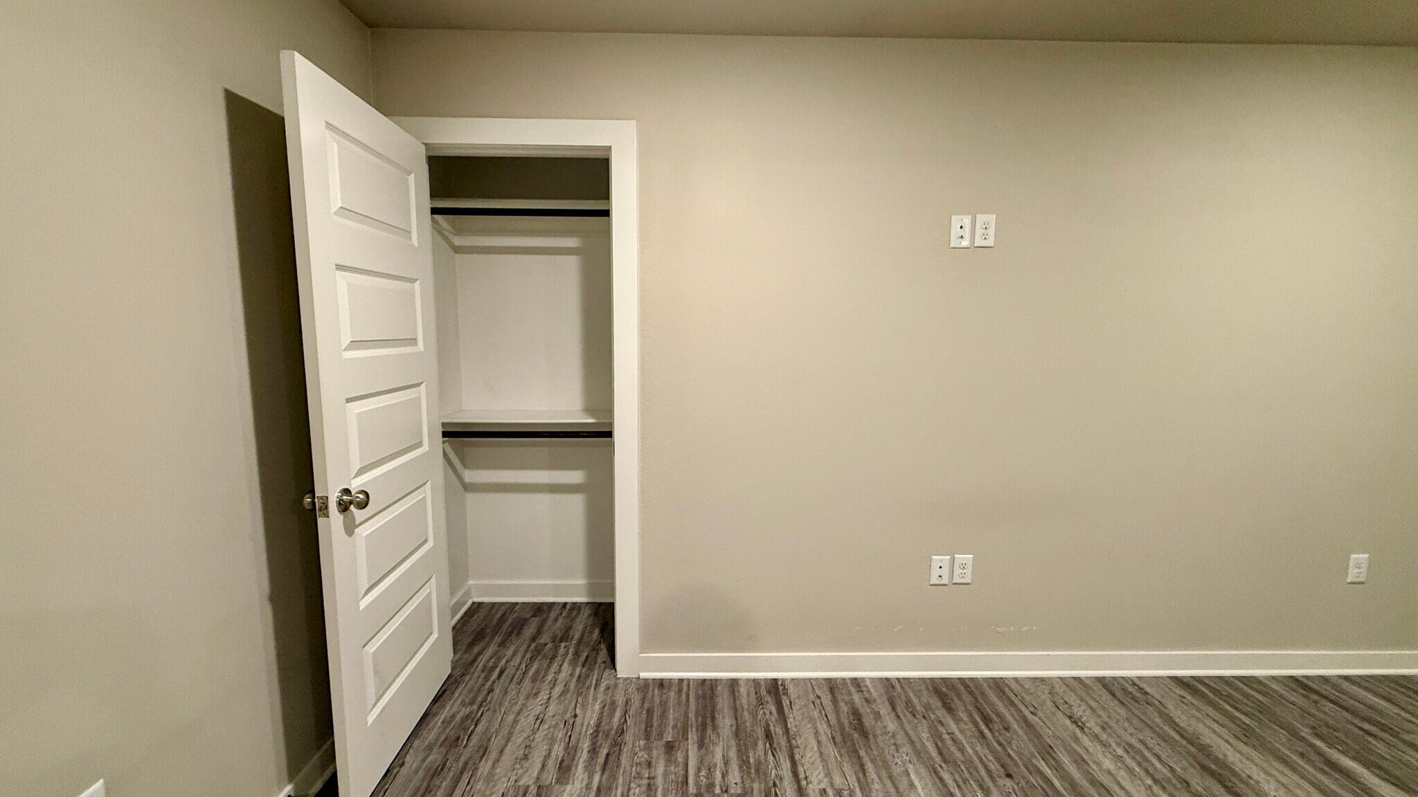 Building Photo - 103 E Mulberry St