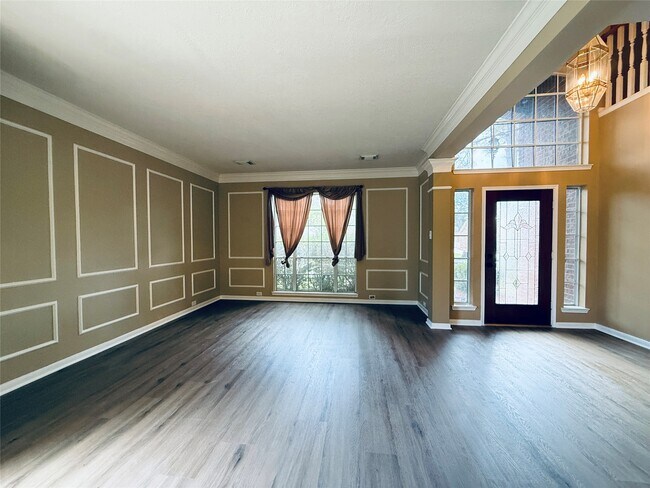 Building Photo - 16523 Town Lake Ct