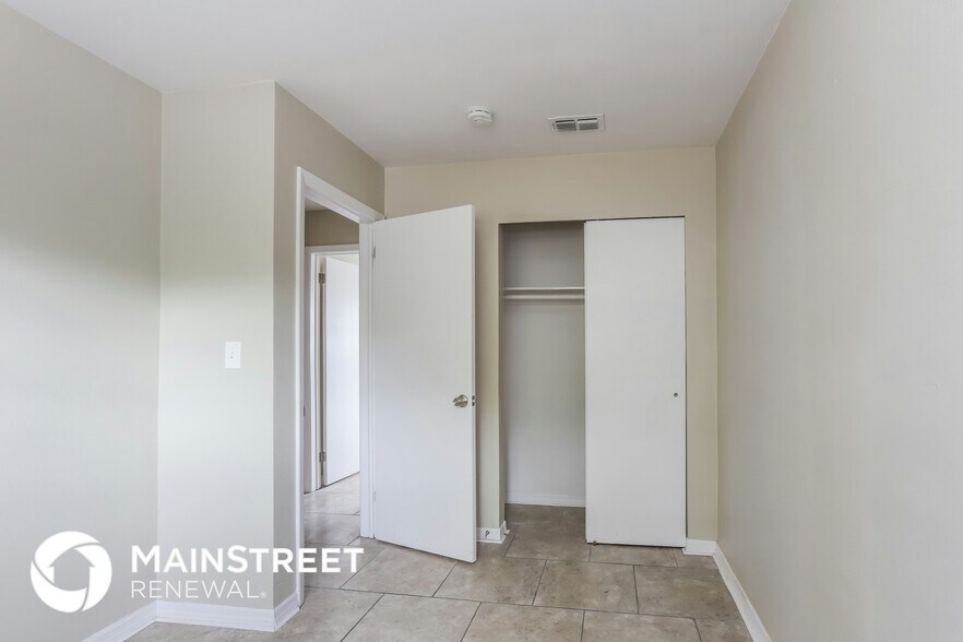 Building Photo - 2243 Trelaine Dr