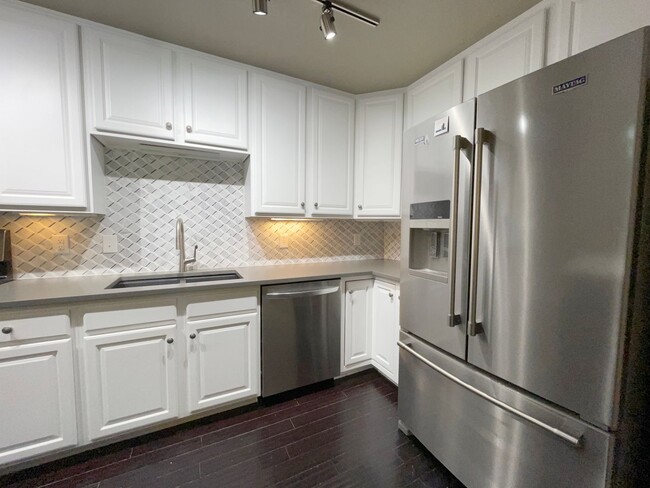Building Photo - Broomfield! 3 bedroom Townhome! Golf Cours...