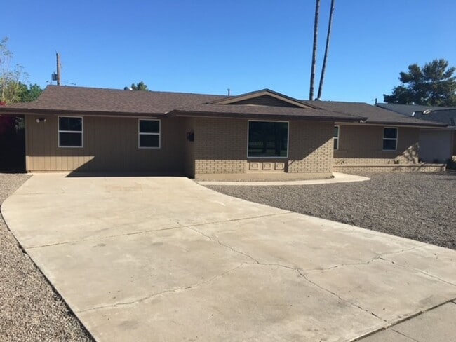 Building Photo - 5-Bedroom Tempe Home with Private Pool near ASU