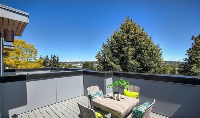 Building Photo - Magnolia Townhome