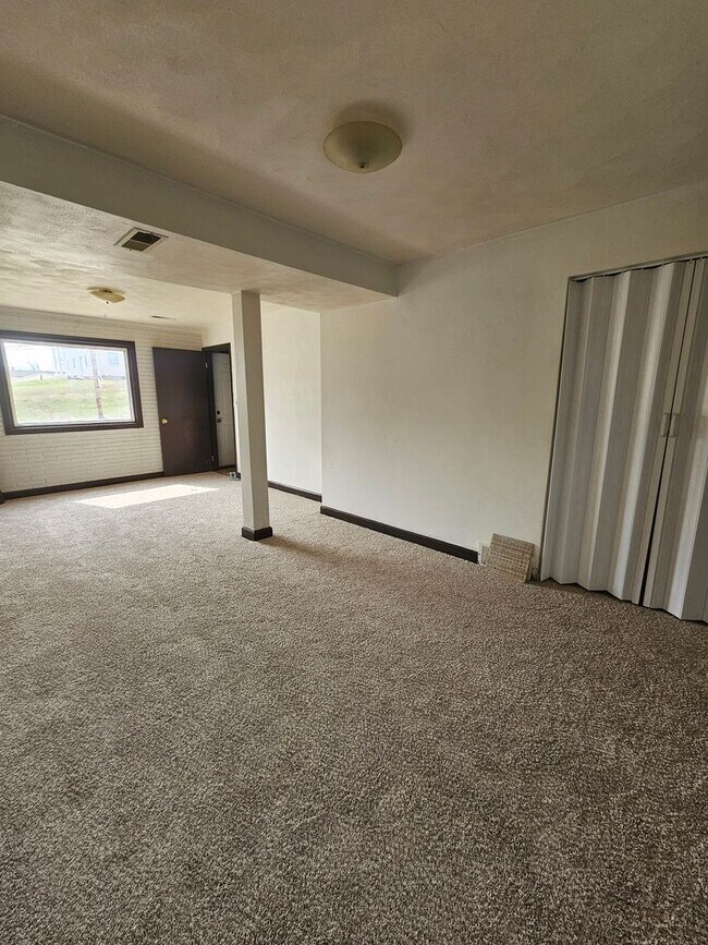 Building Photo - 3612-3612 Central Ave