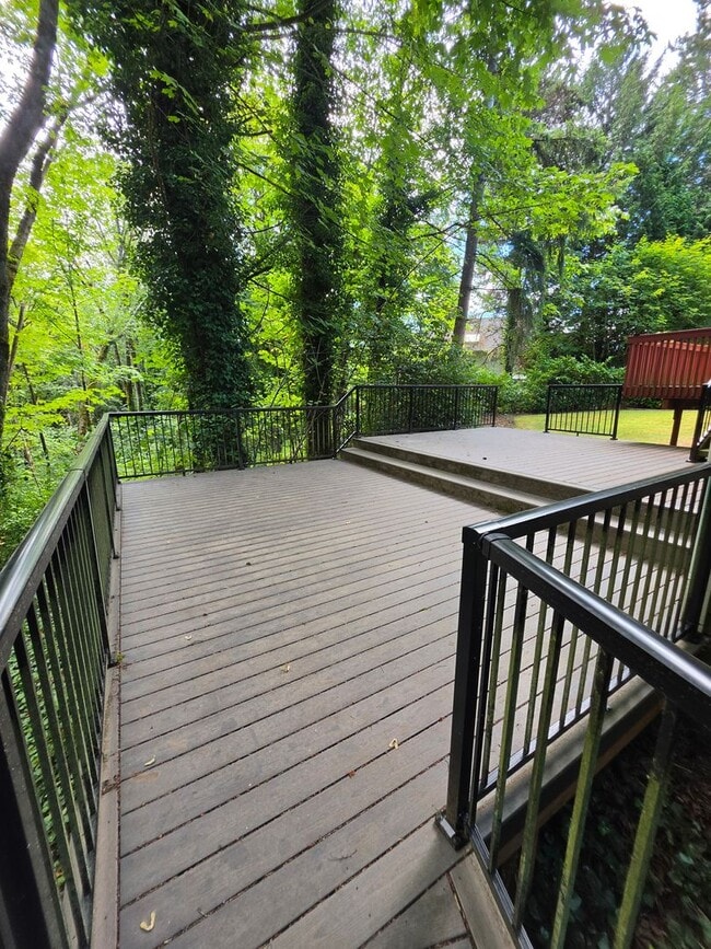 Building Photo - Lovely 4 bedroom Somerset Home in Private Wooded Setting
