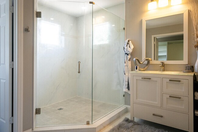 Building Photo - 5569 SE Hammock Reserve Terrace