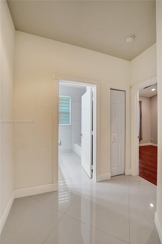 Building Photo - 8006 N Savannah Cir