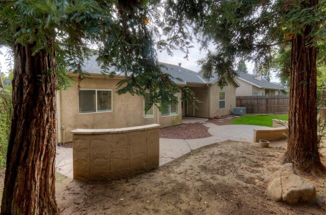 Building Photo - 1824 E Turnberry Ave