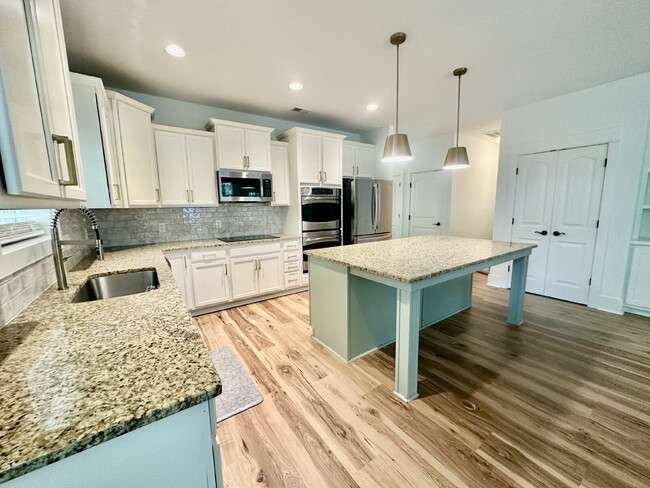 Building Photo - Stunning Four Bedroom Low Country Home in ...