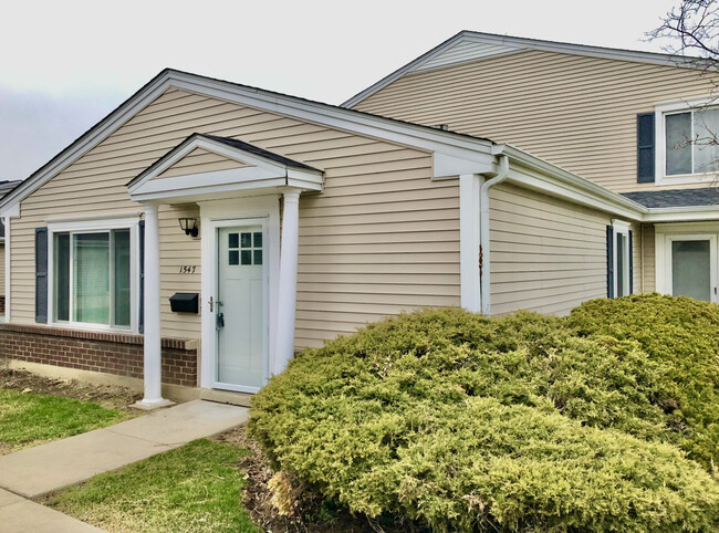 Primary Photo - 1547 Quaker Ln