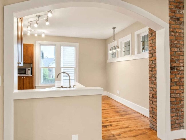 Building Photo - Top-Floor 3bed/1bath Duplex Unit in Cherry Hill!