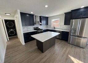 Building Photo - 909 W Front St