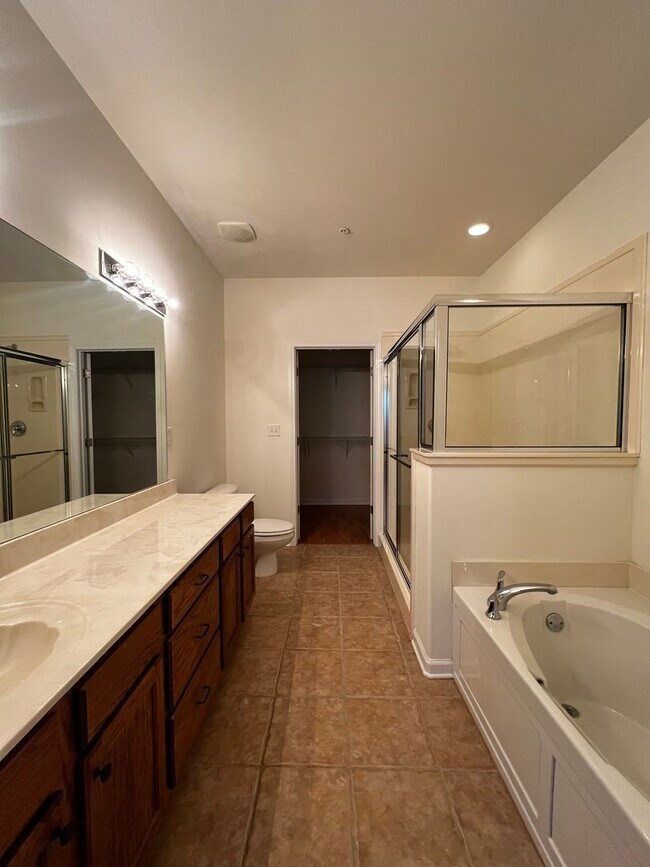 Building Photo - 8816 Glen Cir