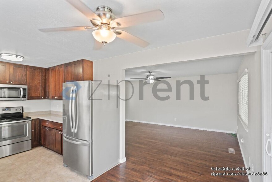 Building Photo - 3185 Country Dr