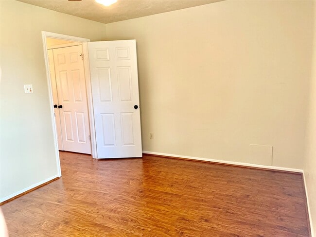 Building Photo - 14322 Village Birch St