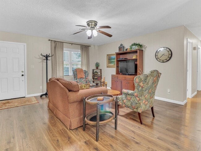 Building Photo - 805 Bluebonnet Ln