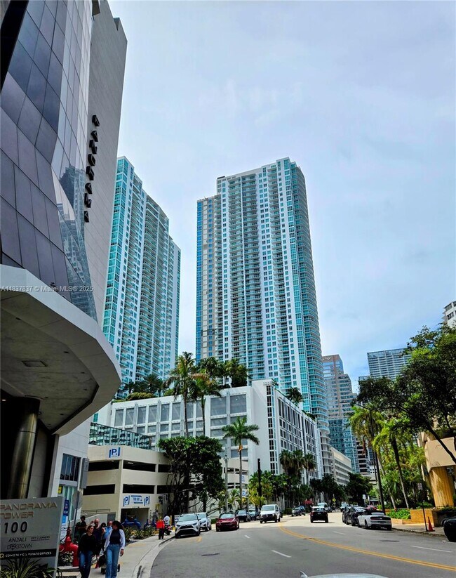 Building Photo - 950 Brickell Bay Dr