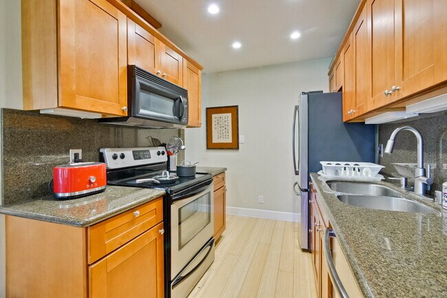 Building Photo - Fully Furnished Condo near Downtown Mountain View & Stevens Creek Trail