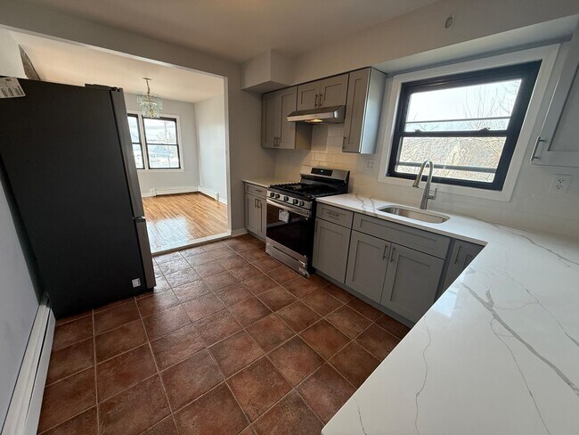 Building Photo - 4 Sayles St