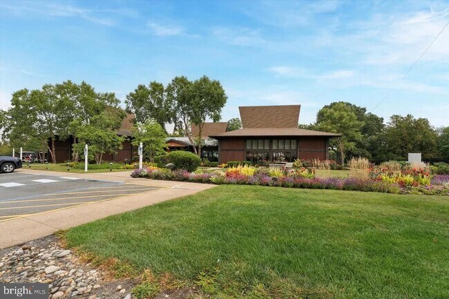Building Photo - 10503 Valley Forge Cir