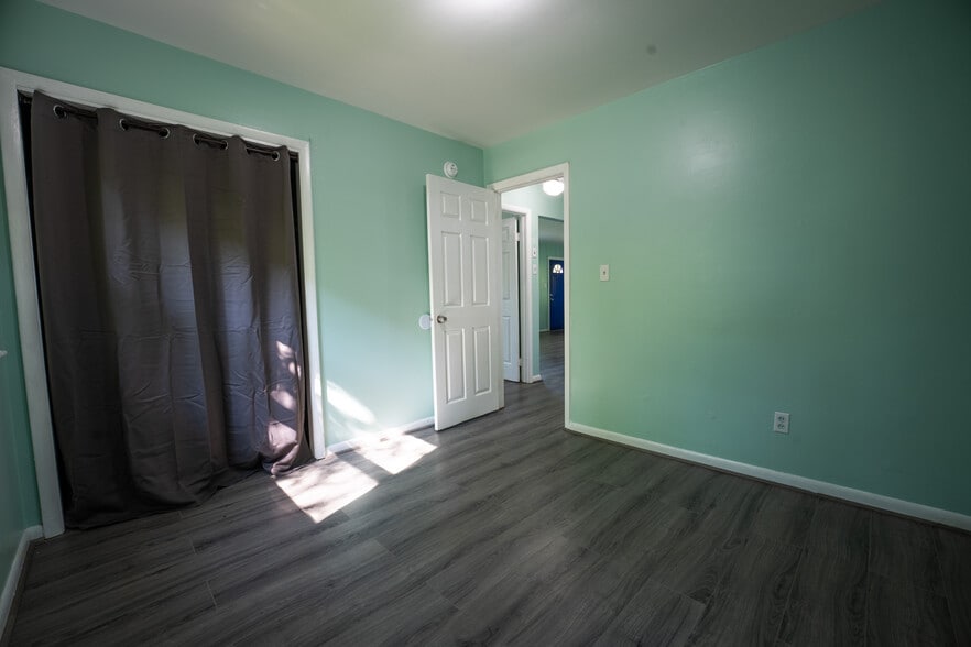 Building Photo - 5703 Kennedy St