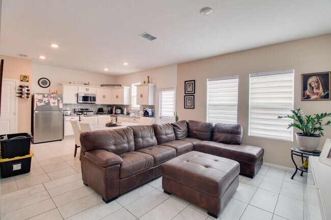 Building Photo - 8732 Sportsman Lp