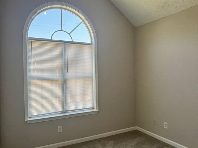 Building Photo - 4044 Robin Cir