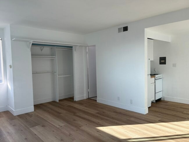 Building Photo - 230 39th St