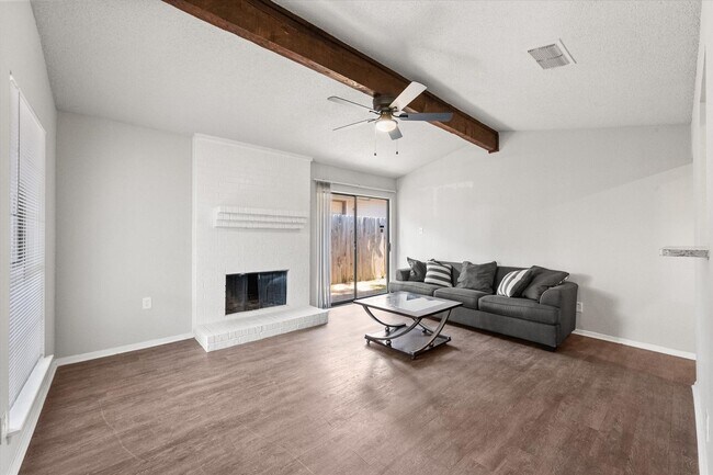 Building Photo - Affordable South Fort Worth Half Duplex