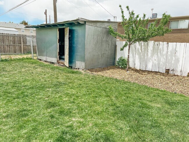 Building Photo - 115 E 100 N