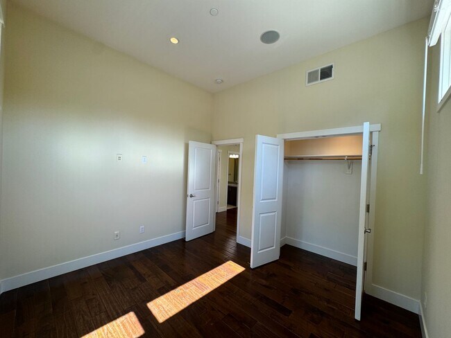 Building Photo - Modern 2 Bed / 1.5 Bath Home w/ Rooftop Deck; Garage w/ EV Outlet