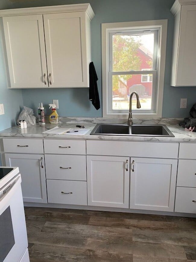 Building Photo - 3 Bedrooms, 1 Bathroom Single Family Home in Brainerd, MN w/garage