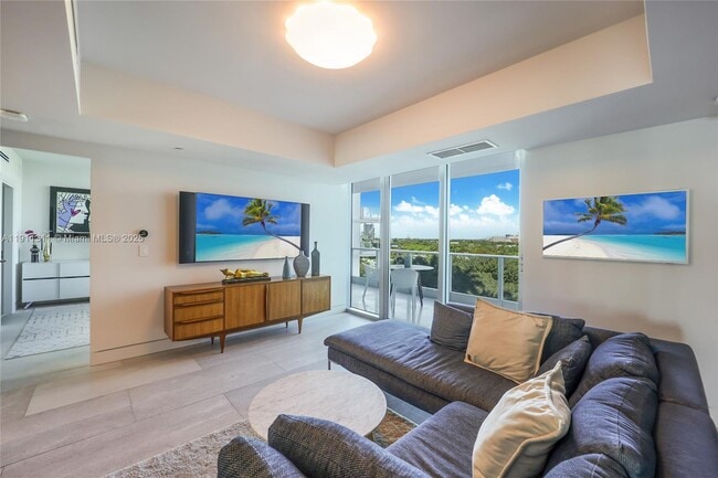 Building Photo - 2627 S Bayshore Dr