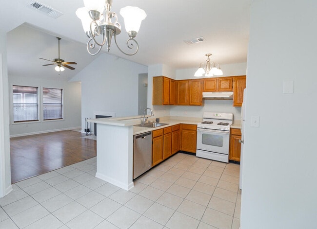 Building Photo - 206 Parkwood Cir