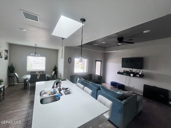 Building Photo - 12873 Haxby St