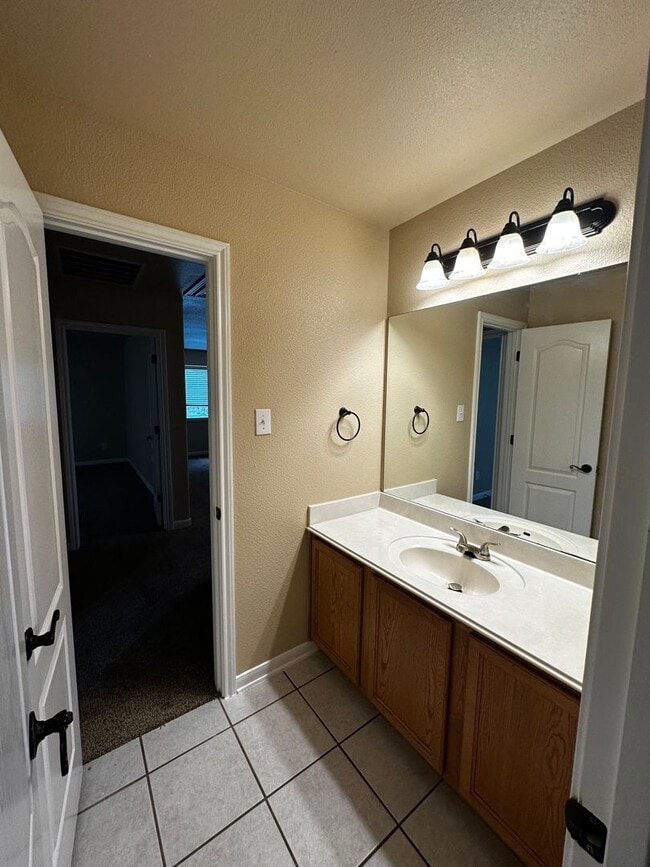 Building Photo - Spacious 5-Bedroom with Elegant Upgrades & Expansive Backyard in Trophy Ridge Subdivision