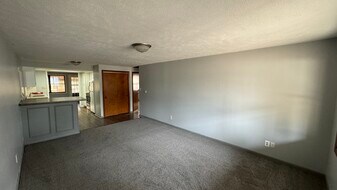 Building Photo - 1055 Delphi Ave