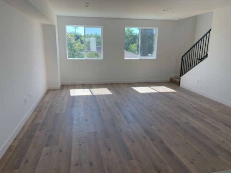 Building Photo - 11468 Albers St