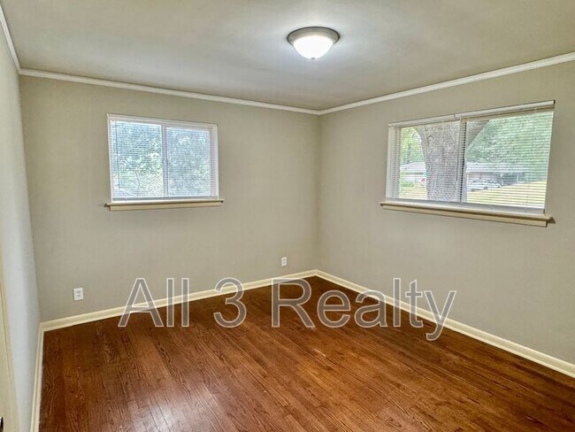 Building Photo - 320 Green Ridge Rd