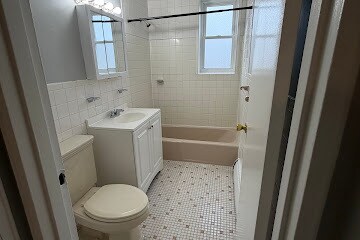 Building Photo - 845 Ross St