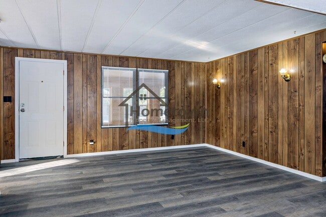 Building Photo - 2 Bedroom 1 Bathroom Home in a Beautiful Remote Rustic Setting Available in Priest River!