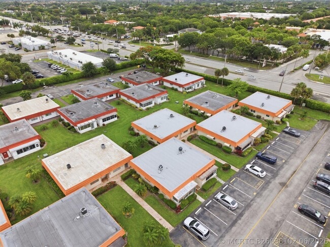 Building Photo - 28 Seville Dr