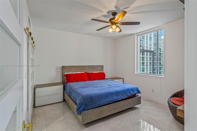 Building Photo - 1060 Brickell Ave