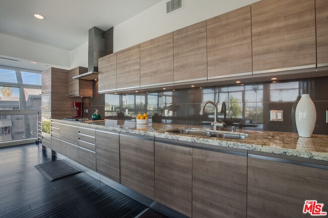 Building Photo - 3111 Vía Dolce