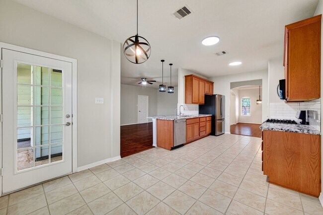 Building Photo - 6118 N Fawnlake Dr