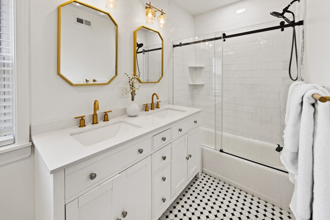 Building Photo - 2207 Lombard St