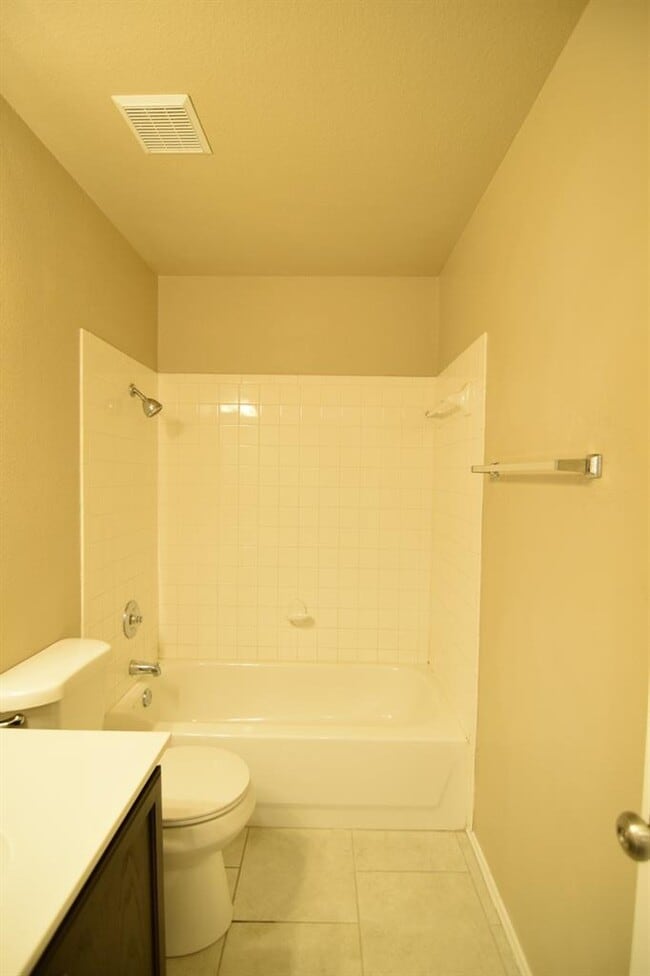 Building Photo - 1403 Saddle Dr
