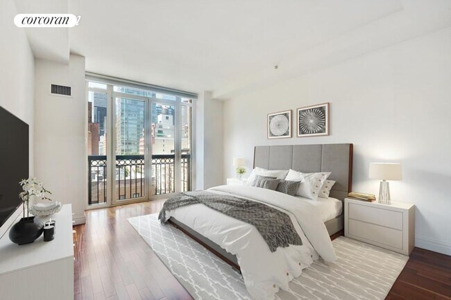 Building Photo - 400 E 51st St