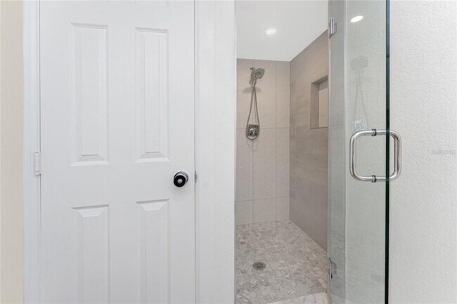 Building Photo - 1500 Park Beach Cir