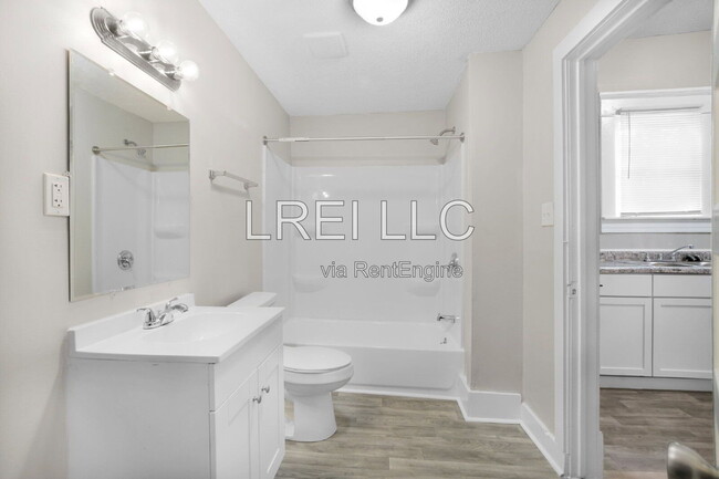 Building Photo - 2717 Hale Ave